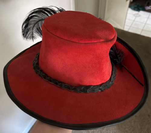 A picture of a fancy red hat