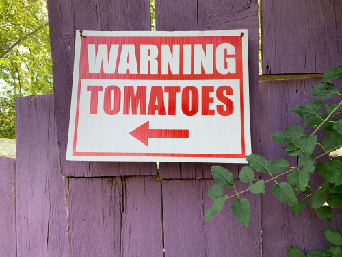 A picture of a funny sign that says Warning Tomatoes